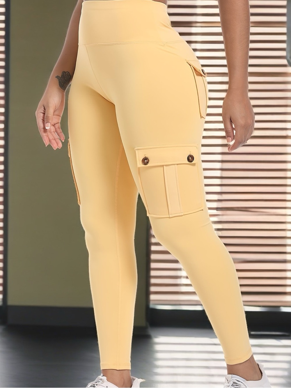 Women’s High-Waist Cargo Pocket Leggings - Yellow size small